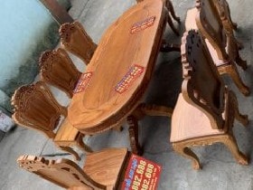 Bàn ăn bầu dục gỗ gõ đỏ 8 ghế hoa lá tây Chị Lam (Sơn La)