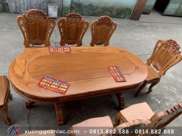 Bàn ăn bầu dục gỗ gõ đỏ 8 ghế hoa lá tây Chị Lam (Sơn La) 10 Bàn ăn bầu dục gỗ gõ đỏ 8 ghế hoa lá tây Chị Lam (Sơn La)