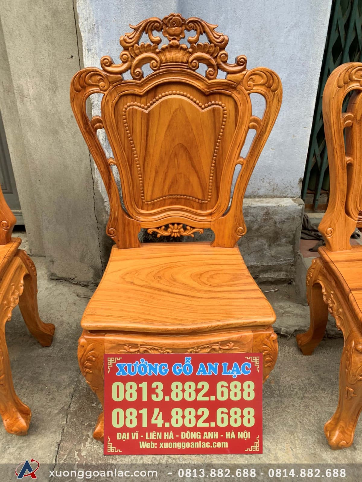 Bàn ăn bầu dục gỗ gõ đỏ 8 ghế hoa lá tây Chị Lam (Sơn La) 12 Chị Lan chọn mẫu ghế ăn đục hoa lá tây gỗ gõ đỏ