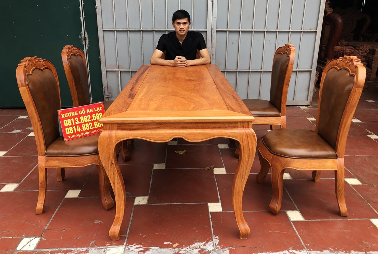 Cách chọn bàn ăn phù hợp với phòng ăn gia đình 3 Bộ bàn ăn 5 ghế gỗ gõ đỏ bọc da