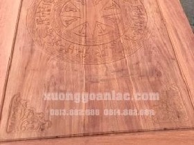 Mặt bàn đục hình trống đồng mang phong cách Việt