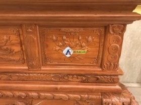 Chi tiết mặt trước của sập thờ hoa sen