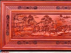 Tranh gỗ vinh quy bái tổ hương đỏ 127x67x4cm 5 Chi tiết Tranh vinh quy bái tổ gỗ hương đỏ bên trái