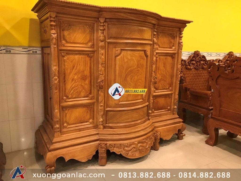 Tủ thờ trơn gỗ gõ đỏ 15 Trung tâm là cửa tủ cánh dạng cong