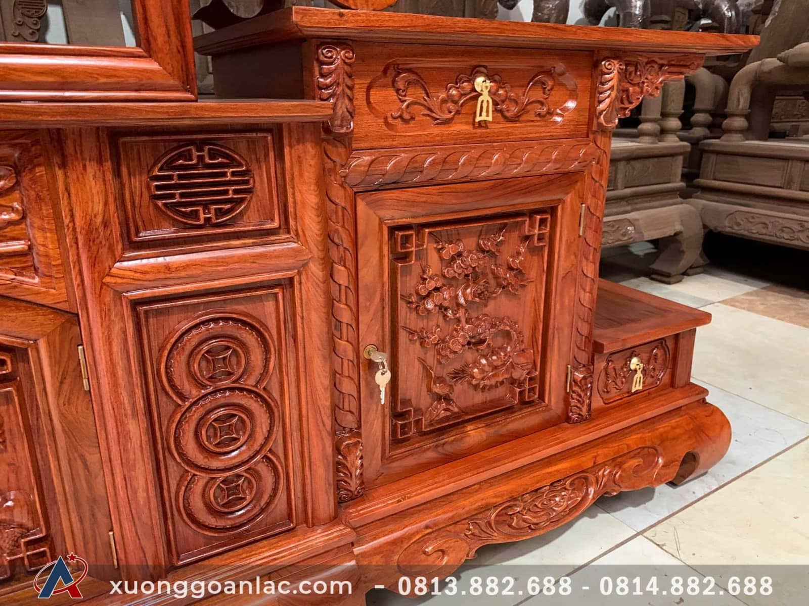 Kệ tivi Sừng Trâu gỗ hương đá hàng dày cánh đục sâu dài 2m4 14 Cách phải Kệ tivi gỗ hương đá hàng dày cánh đục sâu dài 2m4
