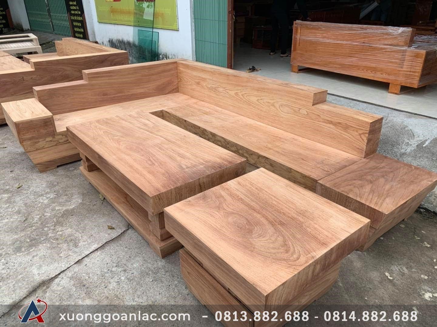 Kinh nghiệm lựa chọn bàn ghế phòng khách phù hợp với nhu cầu 8 Sofa gỗ gõ đỏ nguyên khối 2mx2m8