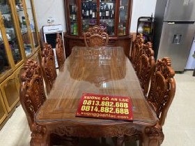 Bàn ăn 8 ghế mẫu Louis Hoàng Gia đục hoa hồng 2 mặt gỗ hương đá - Gia đình anh Sơn chị Nguyệt ở Quảng Ninh 14 Bàn ăn 8 ghế mẫu Louis Hoàng Gia đục hoa hồng 2 mặt gỗ hương đá