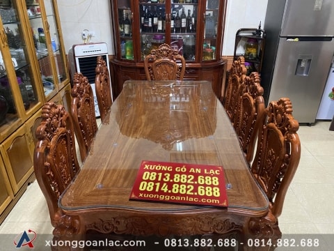 Bàn ăn 8 ghế mẫu Louis Hoàng Gia đục hoa hồng 2 mặt gỗ hương đá - Gia đình anh Sơn chị Nguyệt ở Quảng Ninh 20 Bàn ăn 8 ghế mẫu Louis Hoàng Gia đục hoa hồng 2 mặt gỗ hương đá