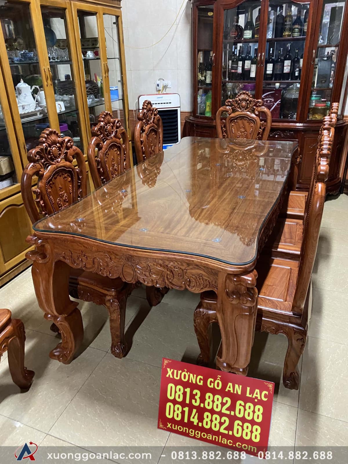 Bàn ăn 8 ghế mẫu Louis Hoàng Gia đục hoa hồng 2 mặt gỗ hương đá - Gia đình anh Sơn chị Nguyệt ở Quảng Ninh 4 Sản phẩm sơn PU mờ giữ nguyên màu sắc gỗ hương đá