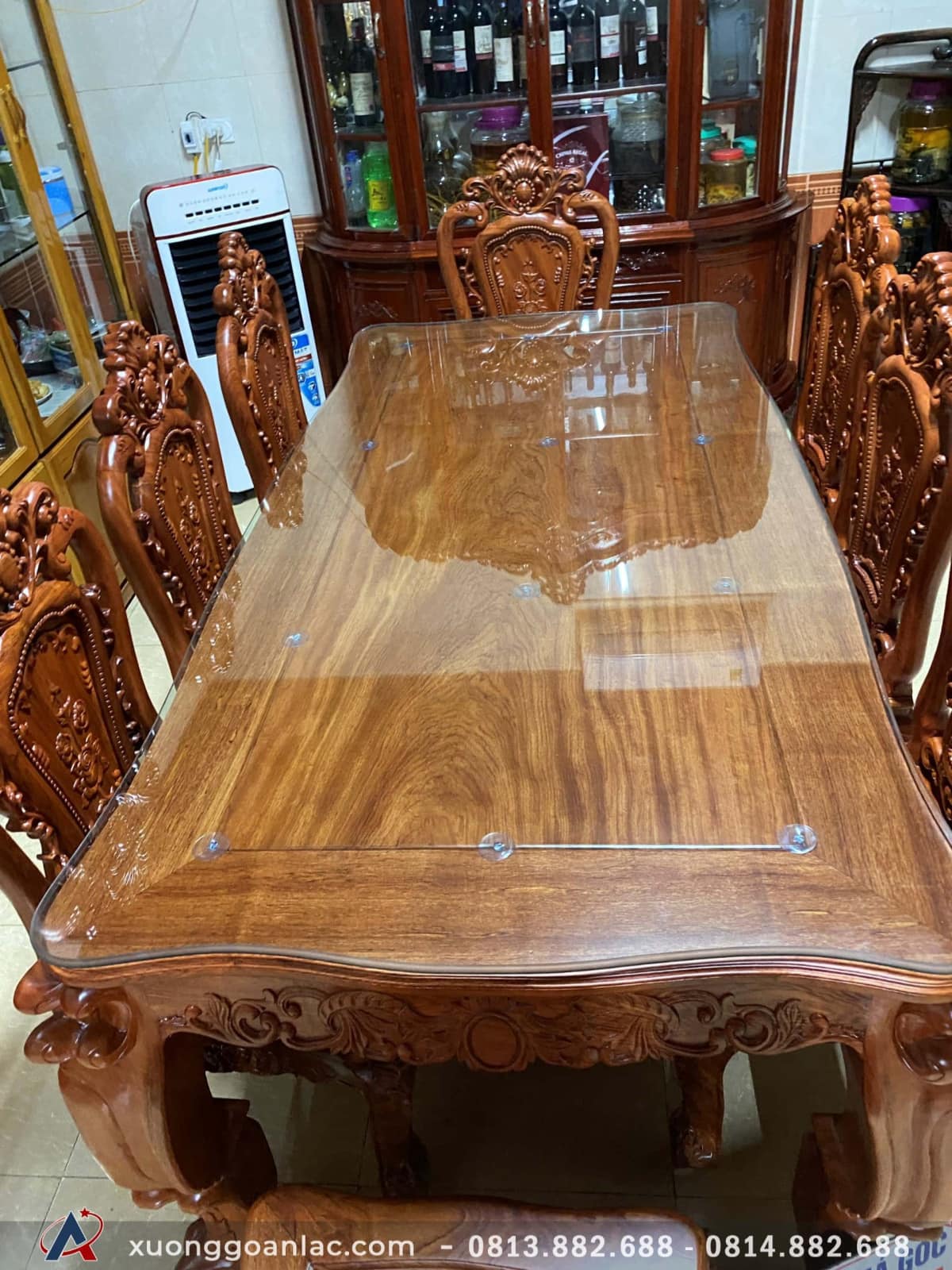 Bàn ăn 8 ghế mẫu Louis Hoàng Gia đục hoa hồng 2 mặt gỗ hương đá - Gia đình anh Sơn chị Nguyệt ở Quảng Ninh 17 Mặt bàn nguyên tấm đóng khôn tranh