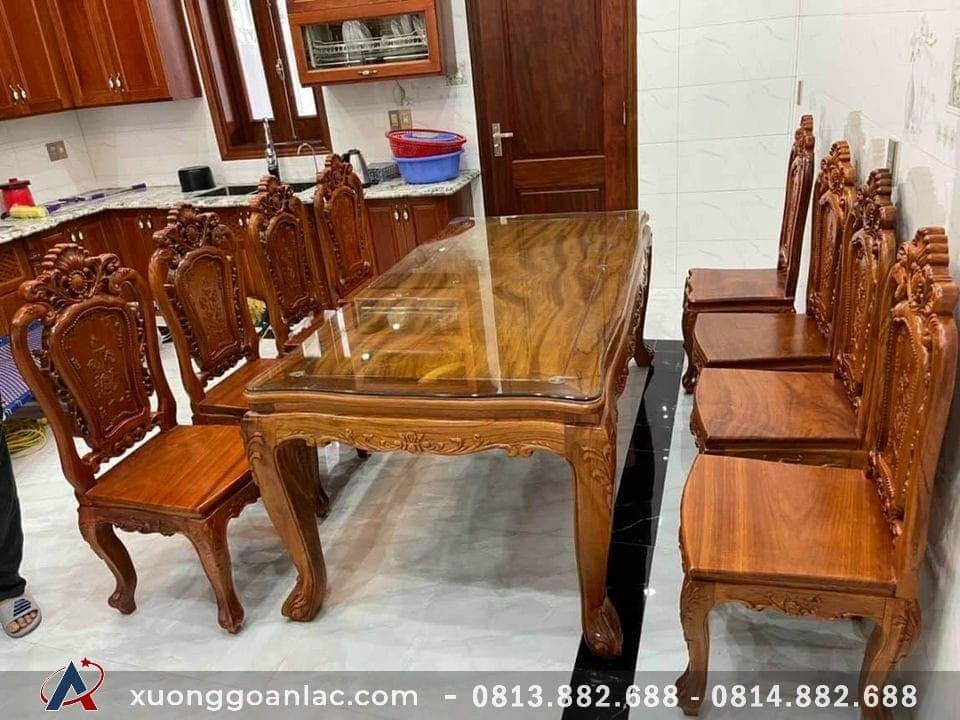 Bàn ăn gỗ gõ đỏ 8 ghế hoa hồng giao anh Tiên ở Đà Nẵng 4 Ghế hồng hàng dày và chắc chắn