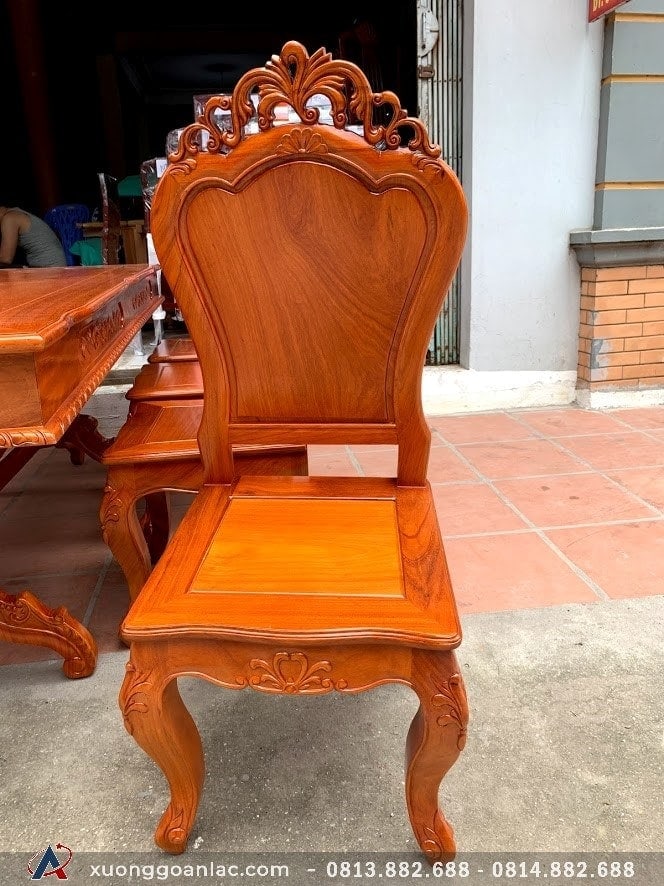 Bộ bàn ăn 8 ghế gỗ gõ đỏ mẫu đục hoa lá tây đẹp 7 Ghế ăn thiết kế theo phong cách châu Âu