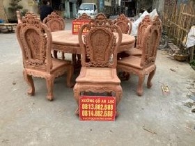 Bộ bàn ăn tròn 8 ghế hồng hạt gỗ hương đá đục 2 mặt (Anh Tuấn, Đà Nẵng) 8 Ghế ăn đục 2 mặt đẹp mắt (sản phẩm thông thường chỉ đục 1 mặt), họa tiết hoa hồng và hoa lá tây đục khắc tinh tế tạo điểm nhấn cho bộ bàn ăn