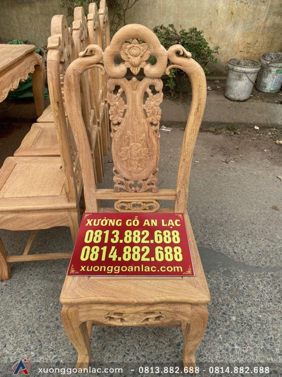 Bộ bàn ăn 10 ghế gỗ Gõ Đỏ đục 2 mặt mẫu Louis Hoa Hồng (Chú Sáng, Ninh Bình) 11 Mặt ghế tràn liền 1 tấm, ván dày 3cm, xương tay ghế dày 4cm