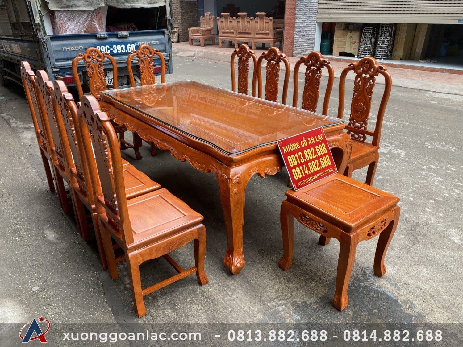Bộ bàn ghế ăn 10 ghế mẫu Louis Hoa Hồng gỗ Gõ Đỏ (Anh Định, Thái Bình) 11 Bàn chữ nhật nguyên tấm, mặt bàn trơn gỗ kate vân nổi siêu đẹp.