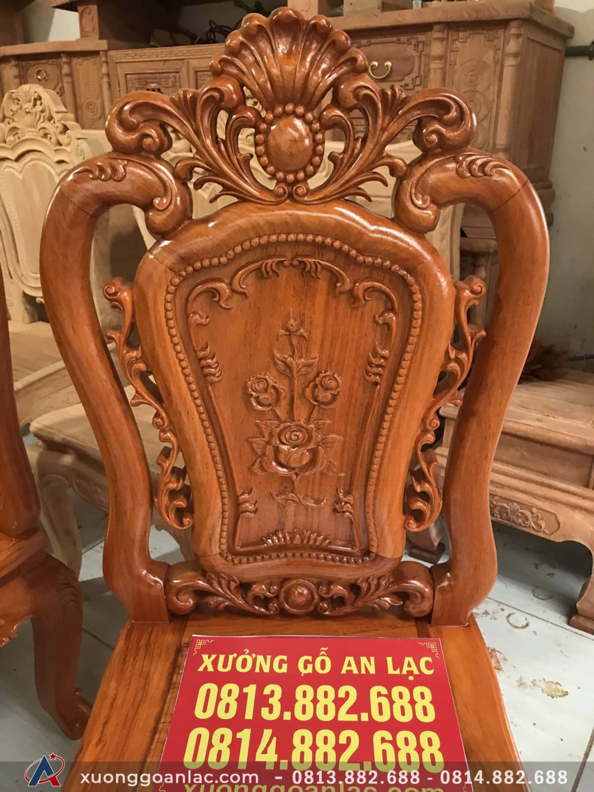 Bộ bàn ăn 8 ghế mẫu Louis Hoa Hồng gỗ Gõ Đỏ chọn vân VIP (Chú Hòa, Sơn Tây) 4 Ghế ăn Hoàng Gia Luis kết hợp vách chạm hoa hồng sắc nét