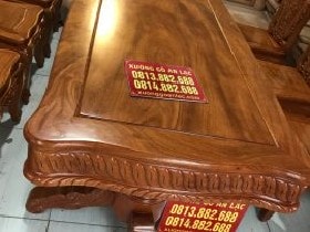 Bộ bàn ăn 8 ghế mẫu Louis Hoa Hồng gỗ Gõ Đỏ chọn vân VIP (Chú Hòa, Sơn Tây) 7 Bàn chữ nhật nguyên tấm, mặt bàn trơn gỗ kate vân nổi siêu đẹp.