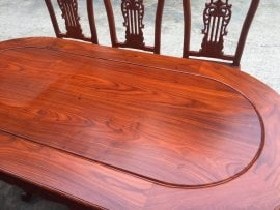 Bộ bàn ghế ăn gỗ hương đá 8 ghế phun PU cánh gián 5 Bàn ăn của bộ sản phẩm được thiết kế kiểu dáng oval bo tròn viền