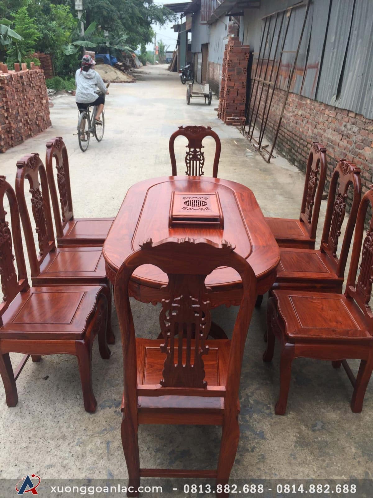 Bộ bàn ghế ăn gỗ hương đá 8 ghế phun PU cánh gián 9 Bộ bàn ghế ăn gỗ hương vân tặng bàn trà