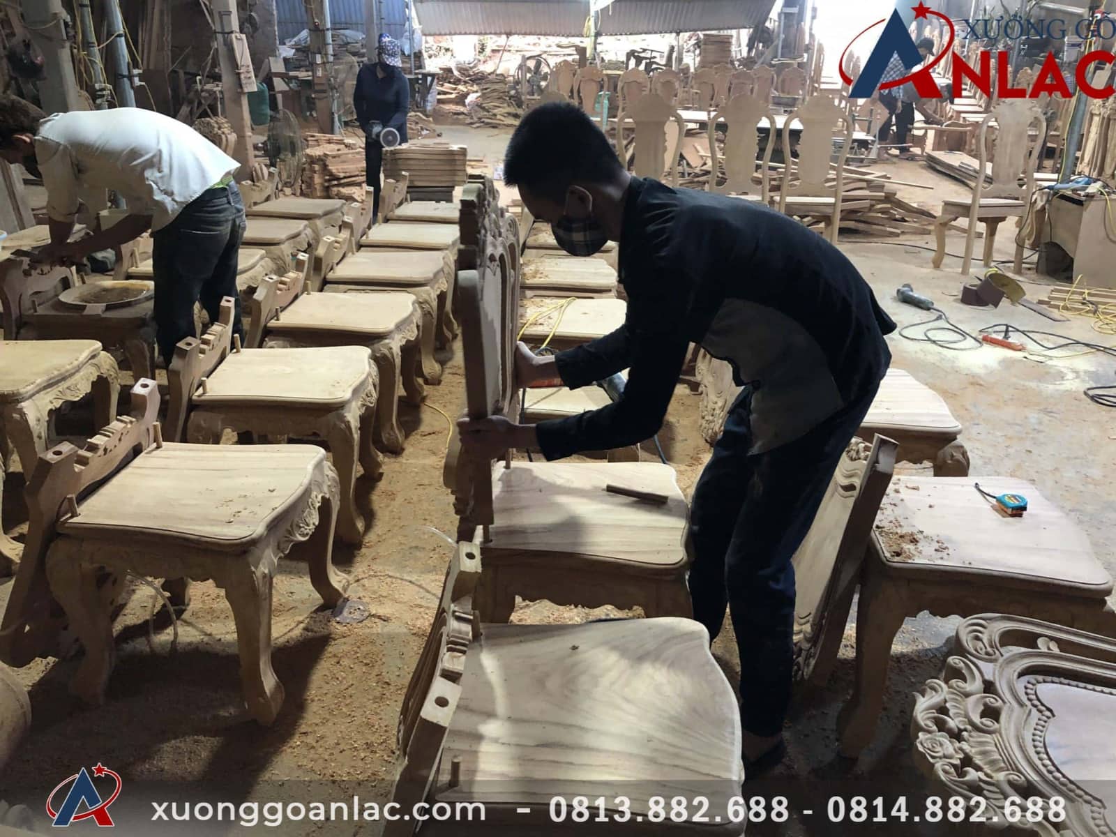 Ghế ăn hoa lá tây gỗ gõ đỏ hàng thường 13 Quá trình ghép mộc ghế ăn hoa lá tây