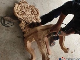 Gia công chiếc ghế ăn louis