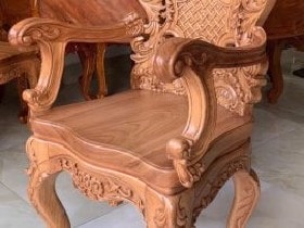 Ghế ăn Hoàng Gia tựa trong có tay 5 Tựa ghế ăn hoàng gia được đục công phu và tỷ mỷ