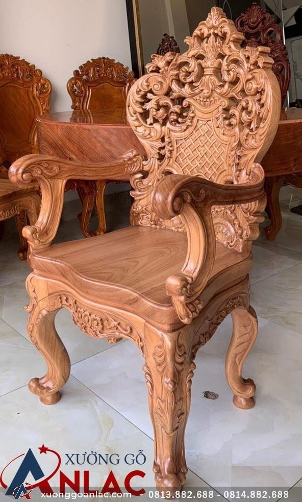 Ghế ăn Hoàng Gia tựa trong có tay 7 Tựa ghế ăn hoàng gia được đục công phu và tỷ mỷ