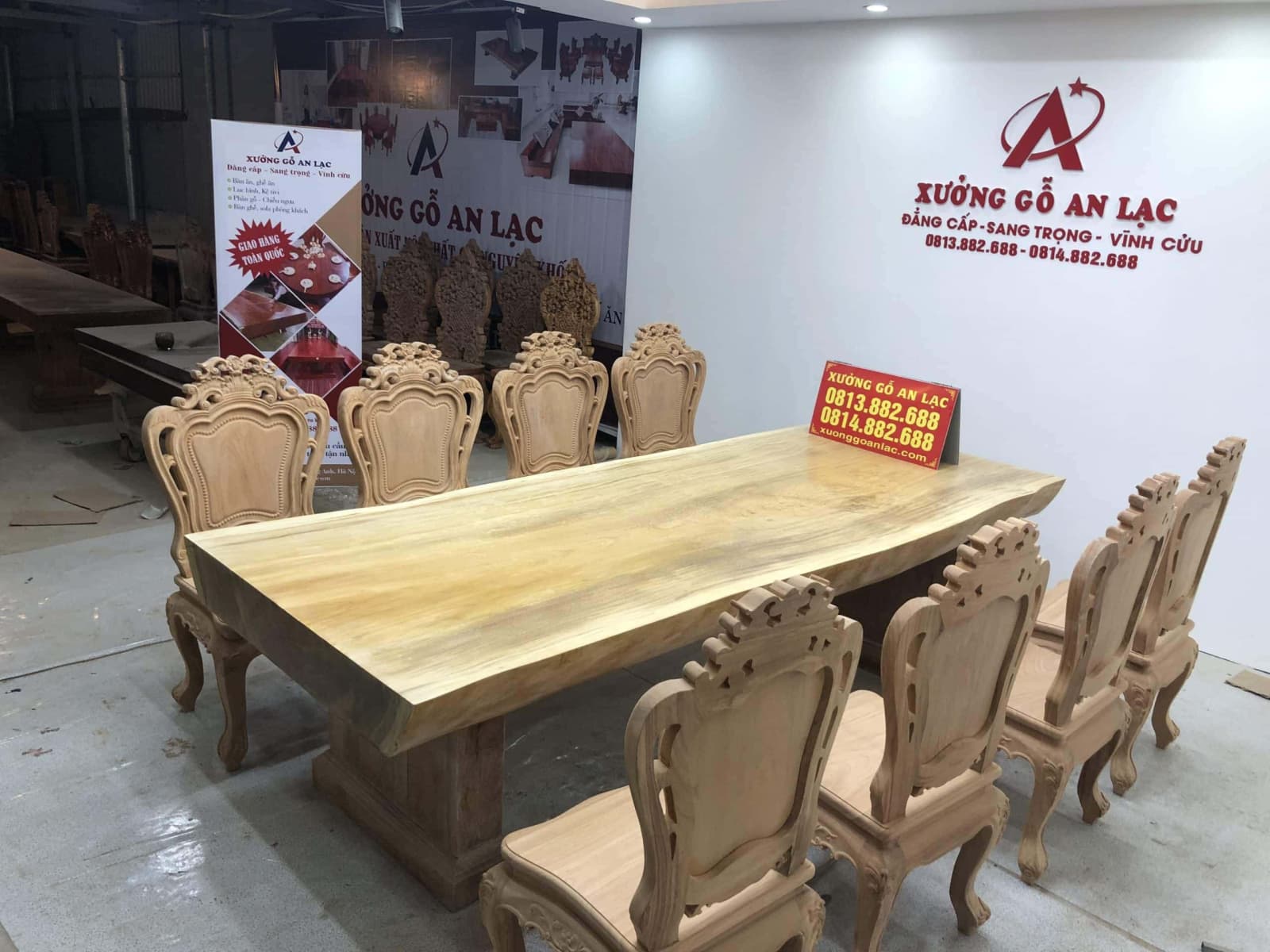 Bộ bàn ăn gỗ cẩm hồng nguyên khối 8 ghế louis tựa cong (Cô Trang, Phú Thọ) 19 Bàn ăn gỗ cẩm hồng cho độ bền vĩnh cửu