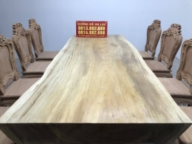 Bộ bàn ăn gỗ cẩm hồng nguyên khối 8 ghế louis tựa cong (Cô Trang, Phú Thọ) 10 Bàn ăn gỗ tự nhiên nguyên khối với thiết kế đơn giản; đảm bảo nét đẹp tinh tế của gỗ tự nhiên.