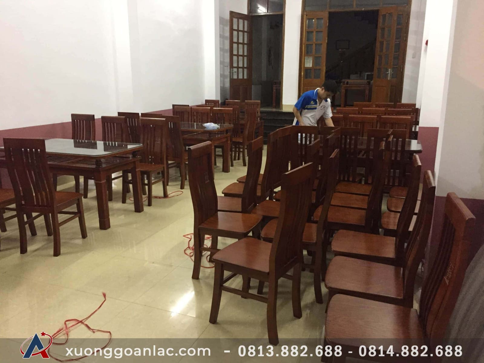 Bộ bàn ăn 2 tầng 6 ghế gỗ xoan hàng đặt của Nhà hàng Nam Phương (Điện Biên) 10 Bộ bàn ăn 2 tầng 6 ghế gỗ xoan hàng đặt của Nhà hàng Nam Phương (Điện Biên) - Ảnh 10