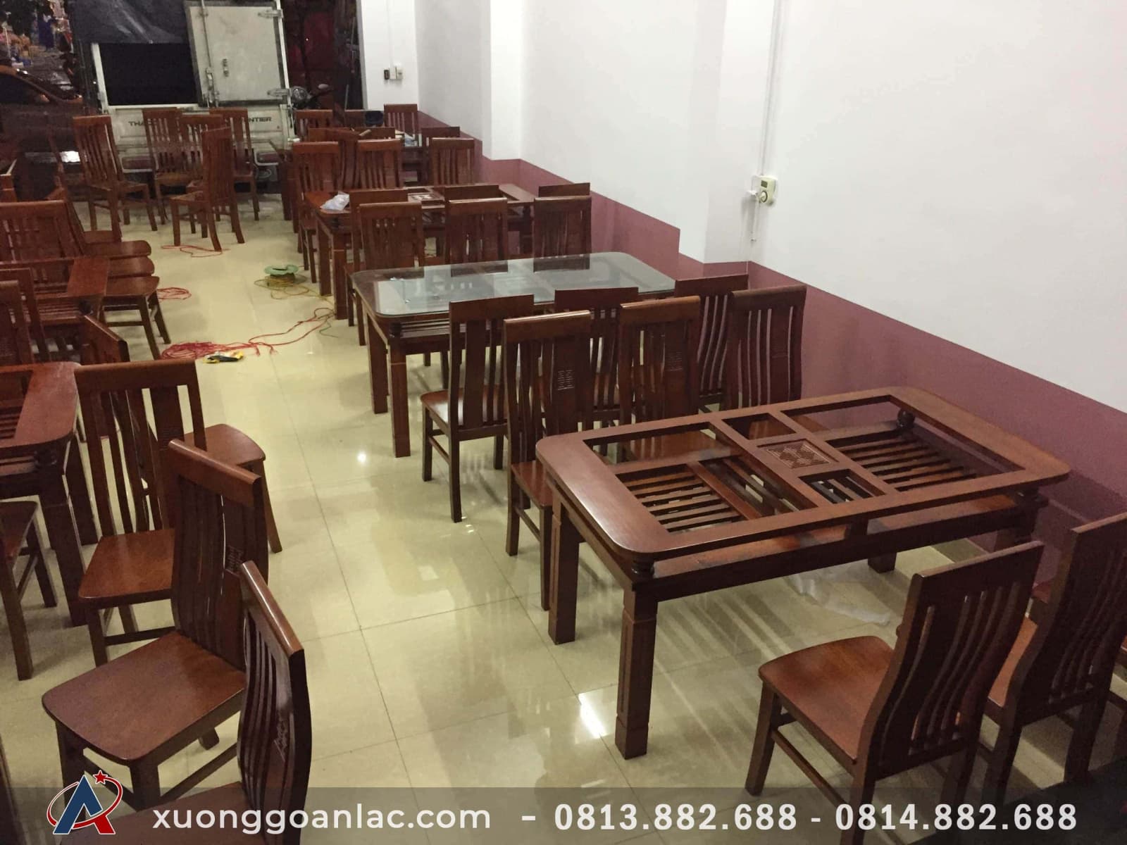 Bộ bàn ăn 2 tầng 6 ghế gỗ xoan hàng đặt của Nhà hàng Nam Phương (Điện Biên) 5 Bộ bàn ăn 2 tầng 6 ghế gỗ xoan hàng đặt của Nhà hàng Nam Phương (Điện Biên) - Ảnh 5