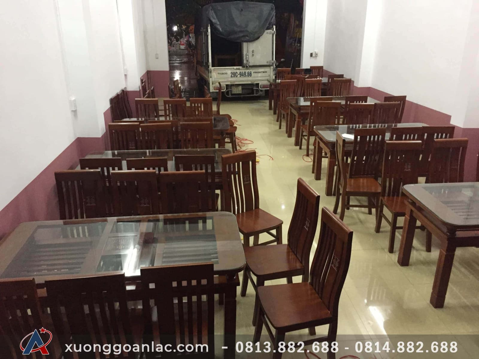 Bộ bàn ăn 2 tầng 6 ghế gỗ xoan hàng đặt của Nhà hàng Nam Phương (Điện Biên) 11 Bộ bàn ăn 2 tầng 6 ghế gỗ xoan hàng đặt của Nhà hàng Nam Phương (Điện Biên) - Ảnh 11
