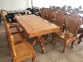 Bộ bàn ăn chữ nhật 8 ghế gỗ gõ đỏ mẫu đục hoa lá tây (Anh Giáp, Tuyên Quang) 6 Bộ bàn ghế được trạm trổ sắc nét, vân tuyển chọn, phun màu trần gỗ nổi vân