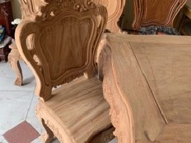 Bộ bàn ăn chữ nhật 8 ghế gỗ gõ đỏ mẫu đục hoa lá tây (Anh Giáp, Tuyên Quang) 7 Ghế cao 1,15m mặt rộng 52cm mặt ghế ngồi cao 47cm