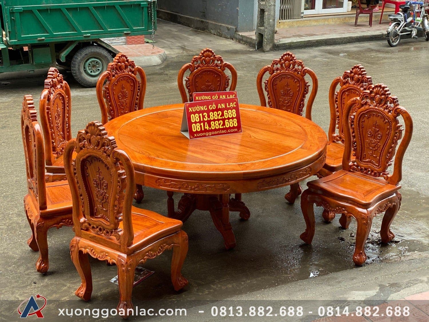Bộ bàn ăn tròn 8 ghế mẫu Luois hoa hồng gỗ hương đá (Anh Đức, Bình Dương) 16 Phần yếm 8 phân chạm viền hoa tinh xảo