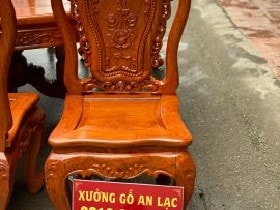 Bộ bàn ăn tròn 8 ghế mẫu Luois hoa hồng gỗ hương đá (Anh Đức, Bình Dương) 8 Mặt ghế tràn liền 1 tấm, ván dày 3cm, xương tay ghế dày 4cm
