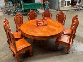 Bộ bàn ăn tròn 8 ghế mẫu Luois hoa hồng gỗ hương đá (Anh Đức, Bình Dương) 7 Bàn ăn thiết kế dạng bàn tròn được sử dụng nhiều trong các gia đình đông thành viên.