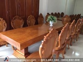 Bộ bàn ăn nguyên khối gỗ gõ đỏ 10 ghế đục hoa lá tây (Anh Hải, Đà Nẵng) 6 Mặt bàn làm bằng gỗ gõ đỏ nguyên khối. không chắp ghép, bề mặt được phun bóng mờ chống xước.