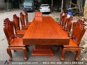 Bàn ăn nguyên khối gỗ gõ đỏ 8 ghế louis đục 1 mặt (Anh Nhật, Lạng Sơn)