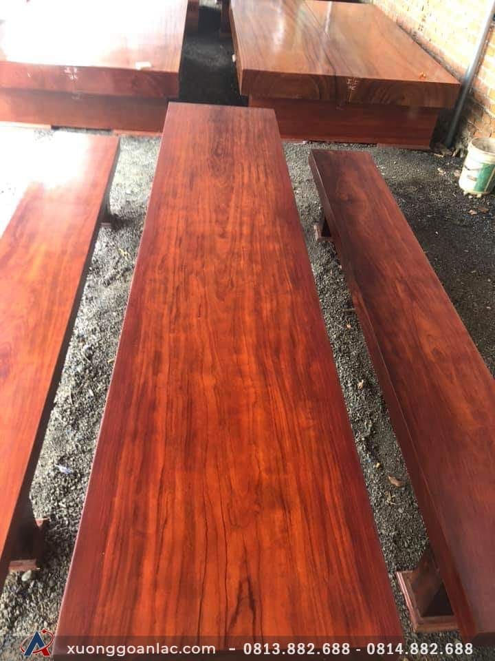 Bộ bàn ghế 3 tấm gỗ cẩm chỉ 2m4x70 (Chú Hoàng, Ninh Bình) 5 Sản phẩm không chú trọng vào họa tiết mà được gia công đơn giản