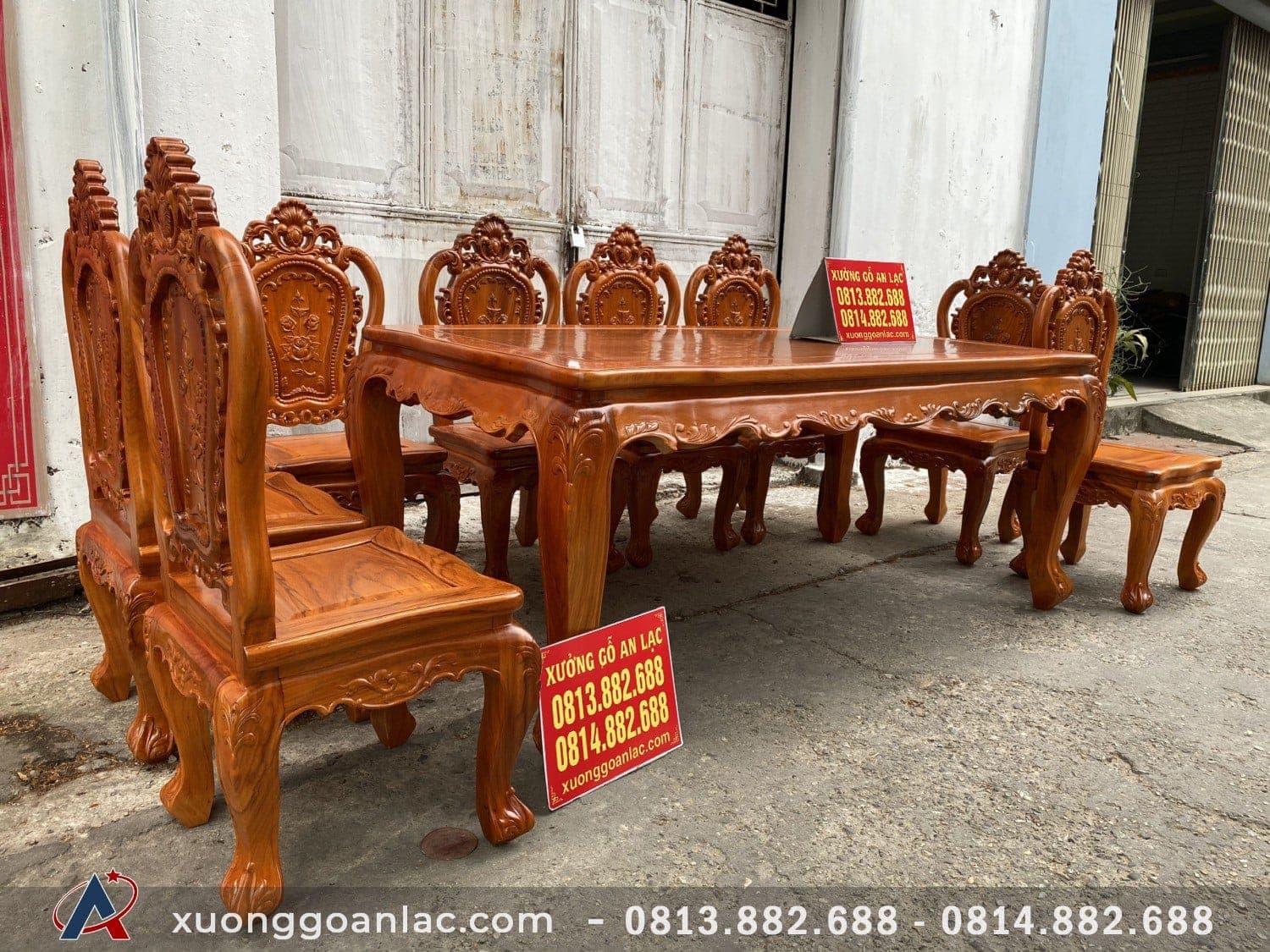 Bộ bàn ăn chữ nhật 8 ghế mẫu Luois hoa hồng gỗ gõ đỏ (Anh Trường, Hà Nội) 20 Phần yếm 8 phân chạm viền hoa tinh xảo