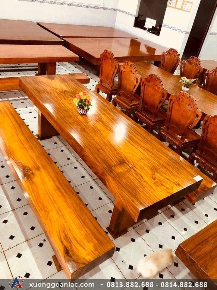 Bộ bàn ghế nguyên khối 3 tấm dài 2m4 gỗ hương Nam Phi (Anh Tòng, Lạng Sơn) 13 Bàn ăn là gỗ nguyên tấm với hai chân trụ đặt đối xứng nhau