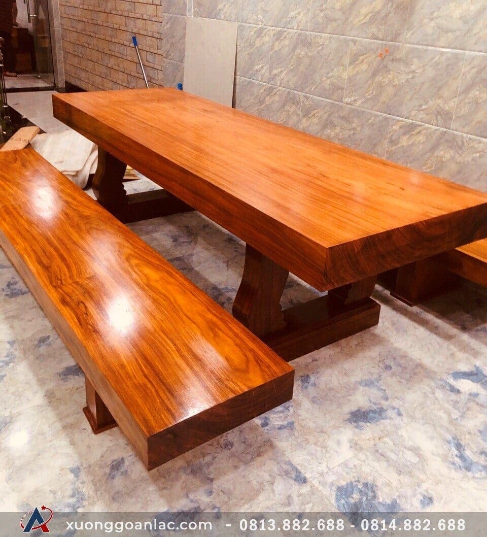 Bộ bàn ghế ba tấm gỗ gõ đỏ nguyên khối phun bóng vân cực đẹp (Anh Điệp, Thanh Hóa) 12 Thiết kế đơn giản tôn lên vân gỗ tuyển chọn nổi bật của gỗ gõ đỏ