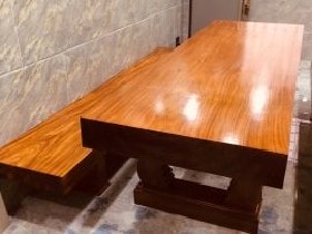 Bộ sản phẩm gồm 3 món đều được làm từ gỗ nguyên khối đem đến giá trị trường tồn