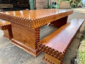 Bộ bàn ghế nguyên khối mẫu K3 gỗ gõ đỏ siêu vip đục viền lạ mắt (Chú Đông, Bắc Ninh) 6 Bộ sản phẩm gồm 3 món đều được làm từ gỗ nguyên khối đem đến giá trị trường tồn