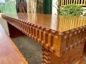 Bộ bàn ghế nguyên khối mẫu K3 gỗ gõ đỏ siêu vip đục viền lạ mắt (Chú Đông, Bắc Ninh) 7 Viền đục dạng lỗ lạ mắt là điểm nhấn đặc biết riêng của bộ sản phẩm