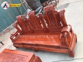 Sản phẩm được làm bằng thủ công hoàn toàn, chạm khắc rất đẹp đẽ và tỉ mỉ.