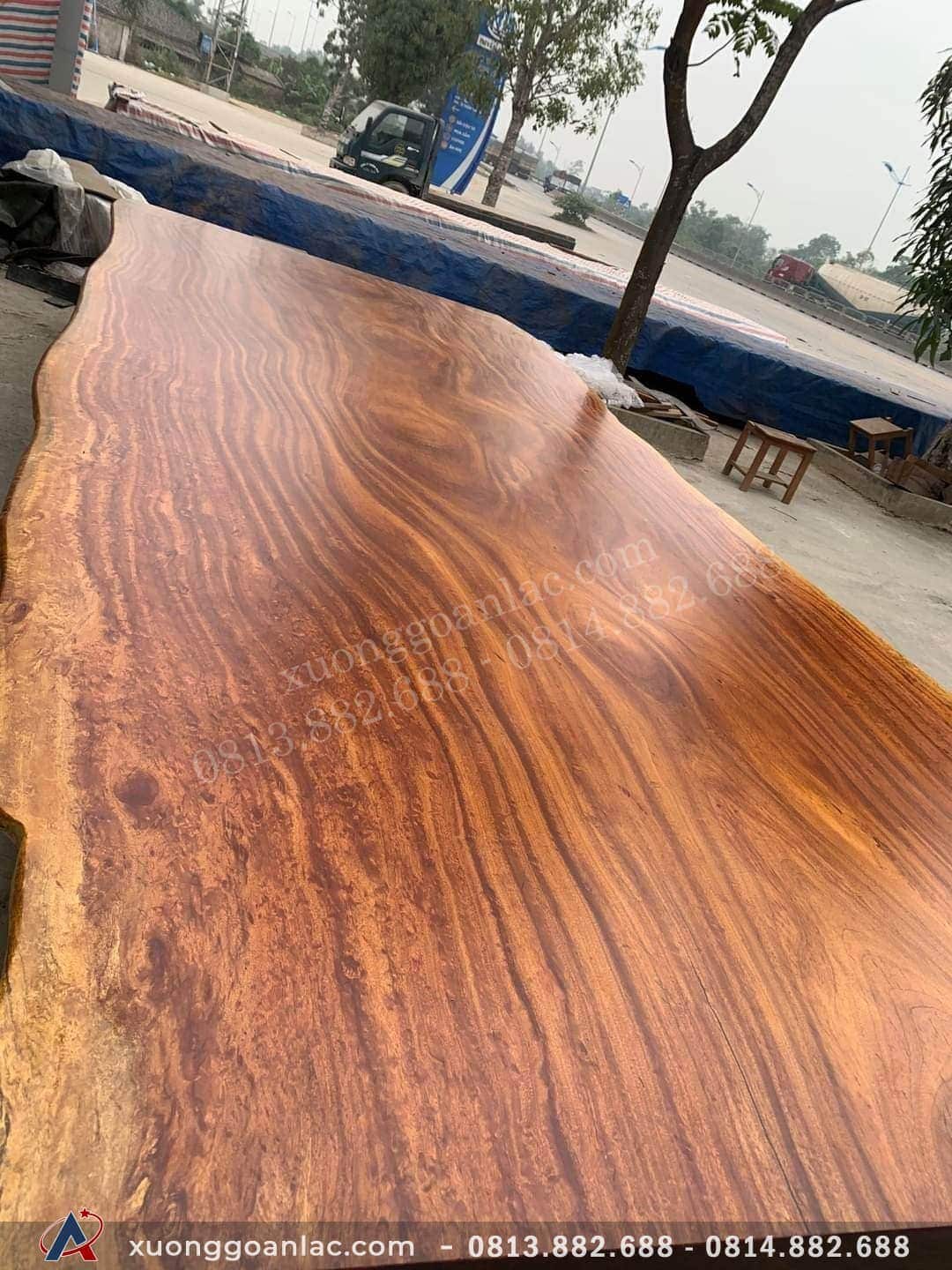 Phản gỗ nguyên khối – thú chơi xa xỉ chỉ dành cho đại gia Việt 2 Sản phẩm được làm trực tiếp từ cây gỗ lâu năm quý hiếm, không bị ghép nối mang đến giá trị bền vững theo thời gian