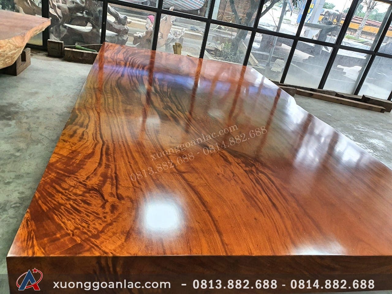 Phản gỗ nguyên khối – thú chơi xa xỉ chỉ dành cho đại gia Việt 8 Phản gỗ gõ đỏ nguyên khối cực khủng 446x263x25cm (Anh Dương, Nam Định)