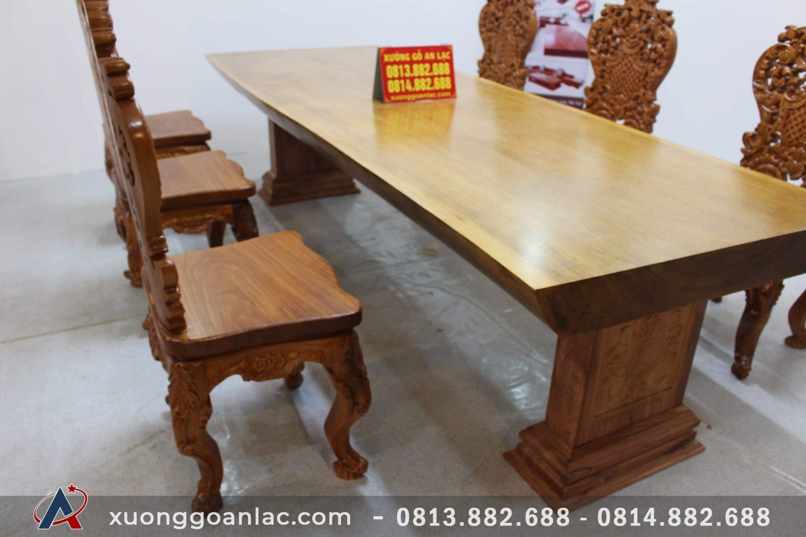 Bàn ăn mặt phe nguyên khối gỗ gõ đỏ 3m03 với 6 ghế louis hoàng gia đục tựa cong 4 bàn nguyên khối ghế louis hoàng gia